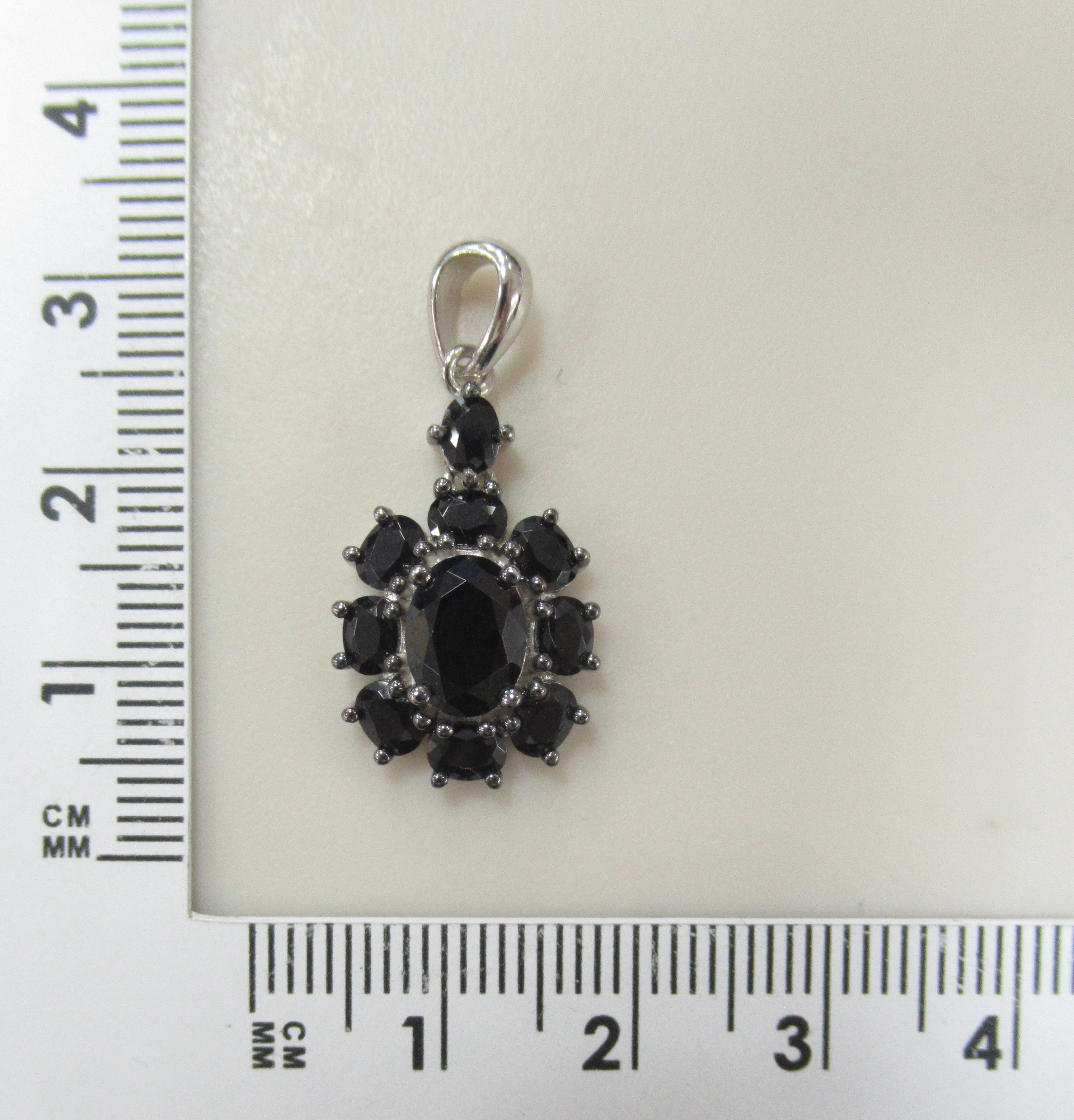 Серебряная подвеска со шпинелью "Цветок"